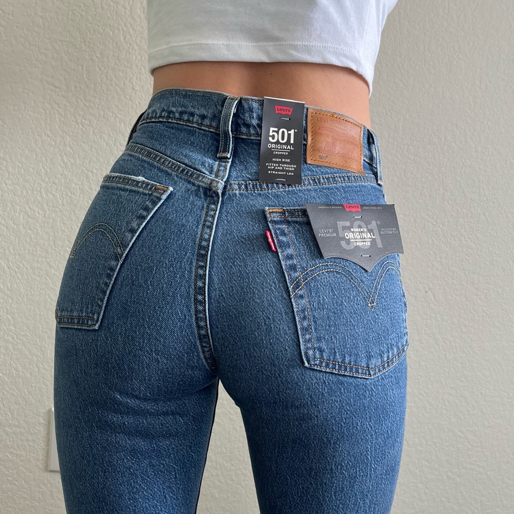 SALE! ⭐️ Levi’s 501 original cropped jean in Salsa Middle wash - Picture 7 of 16
